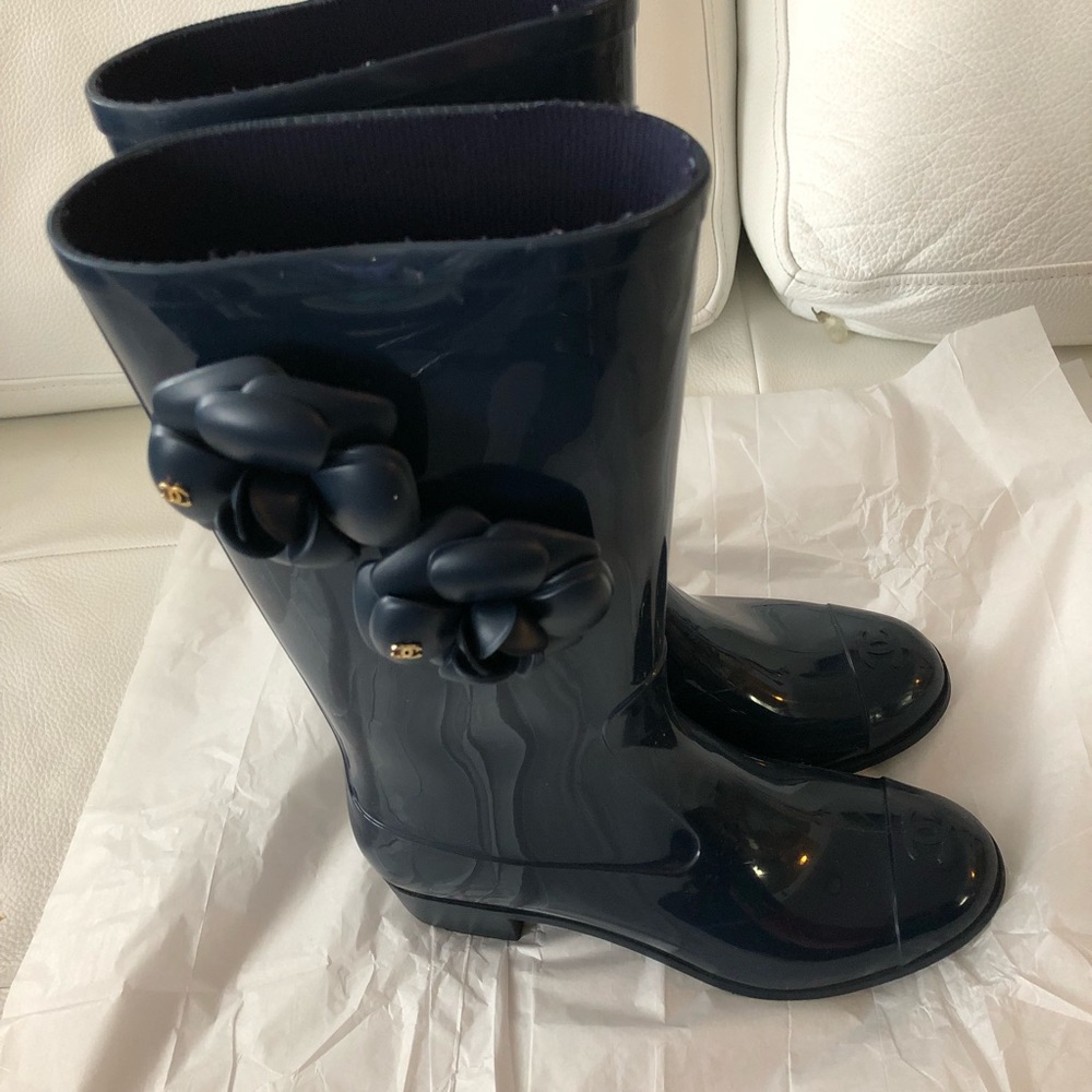 Chanel Camellia Navy Blue Rain Boot fits 6-6.5-7 - Picture 4 of 8